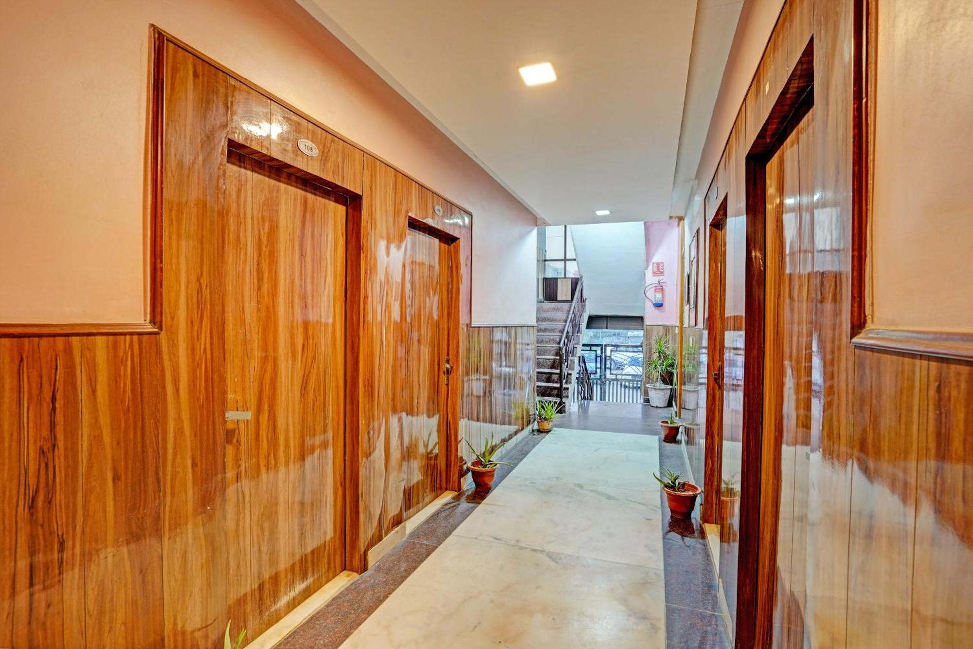 Hotel O Greno House Near Pvr Ansal Plaza Greater Noida Esterno foto